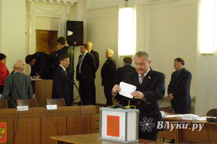 Выбор главы администрации Великих Лук