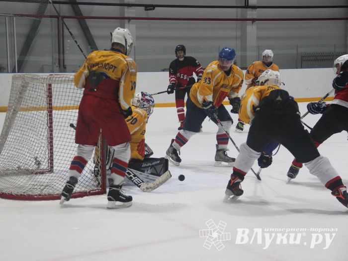 Хоккейные матчи чемпионатов города Великие Луки и Псковской области по хоккею прошли в СОК «Айсберг» (ФОТО)