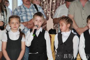 В Великих Луках прозвенели «Последние звонки»