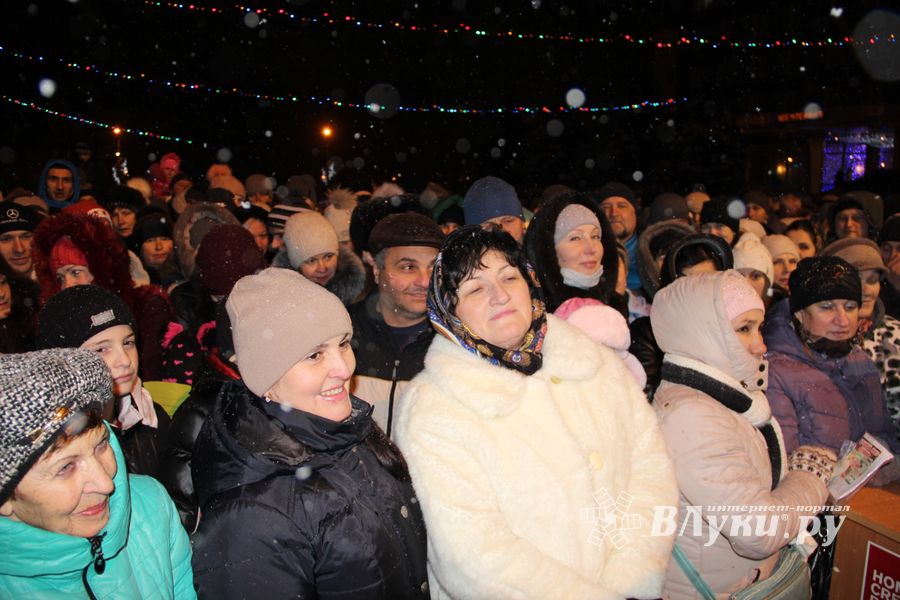 ТК «Первомайский» подарил великолучанам новогоднее волшебство (ФОТО)