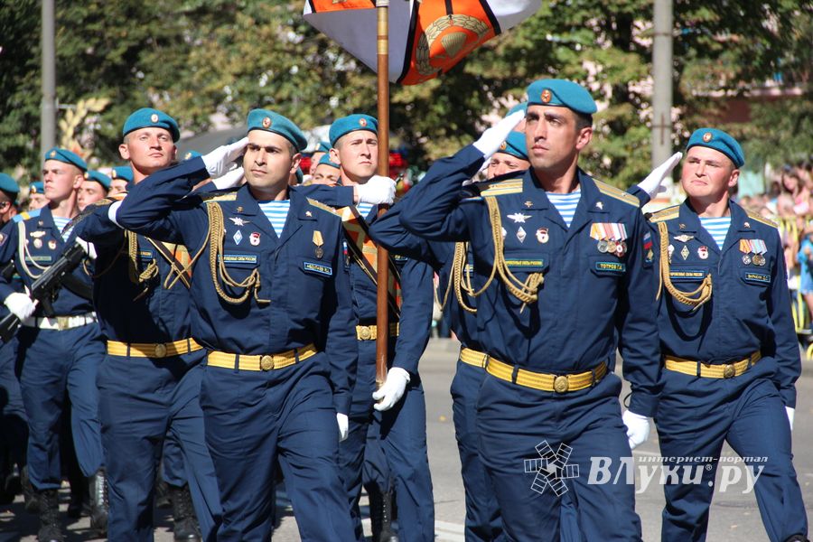 Военный парад в Великих Луках, часть II (ФОТО)