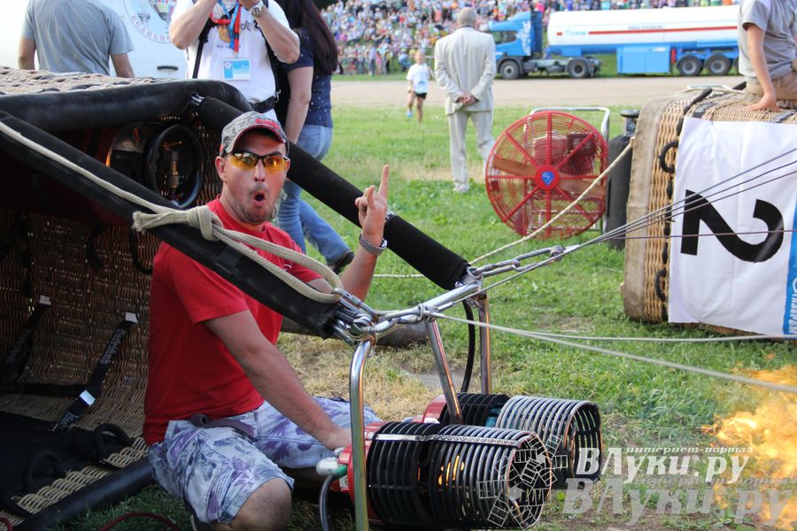 Открытие 19-й Международной встречи воздухоплавателей в Великих Луках