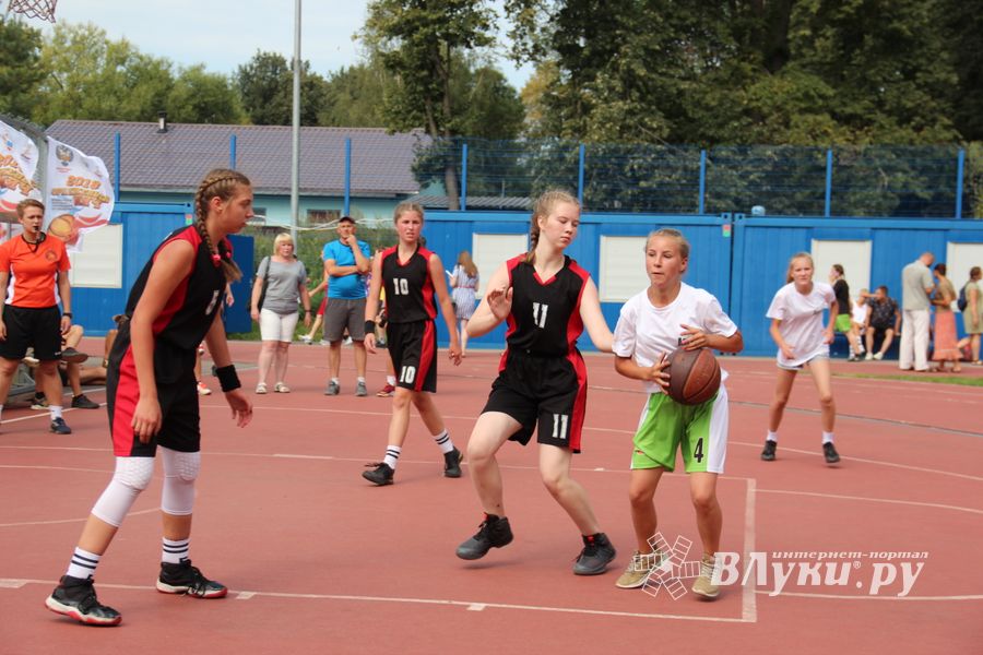 В Великих Луках прошли спортивные мероприятия, приуроченные ко Дню физкультурника (ФОТО)