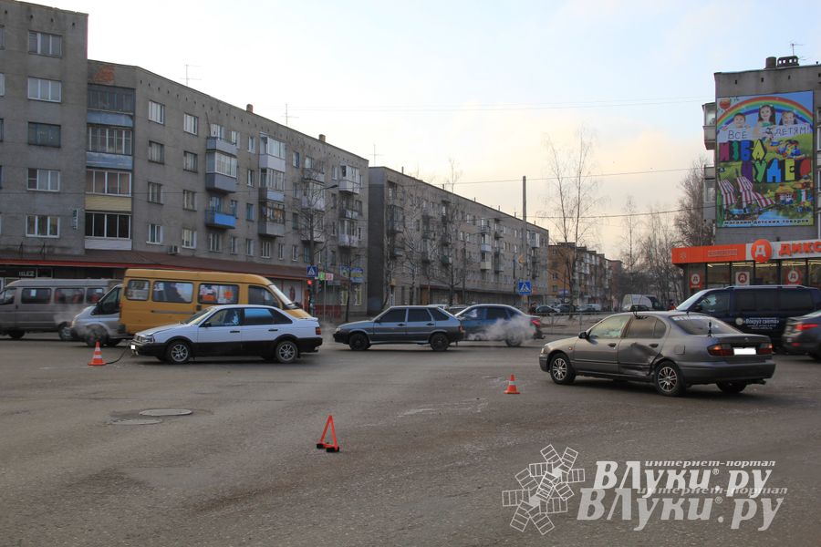 Фотофакт: ДТП на перекрестке Гагарина-Дьяконова