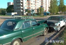 В Великих Луках столкнулись Ауди и ГАЗ (ФОТО)