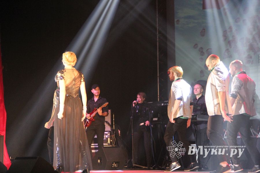 В Великих Луках состоялся концерт Кристины Орбакайте (фото)