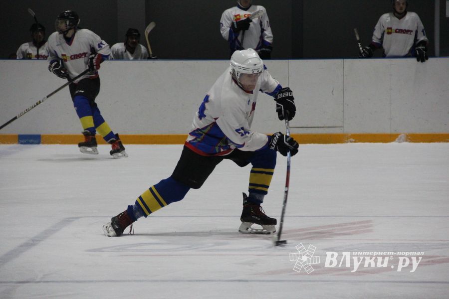 Две победы у великолукских хоккейных команд (ФОТО)