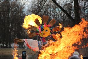 Масленичные гуляния прошли в Великих Луках (ФОТО)
