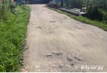 В Великих Луках жители проезда Щорса просят помощи в улучшении состояния дороги (фото)