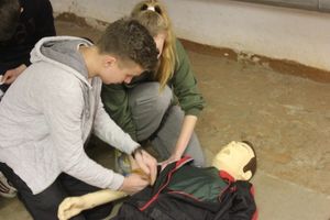 Псковские школьники соревновались в знаниях по оказанию первой помощи (фото)