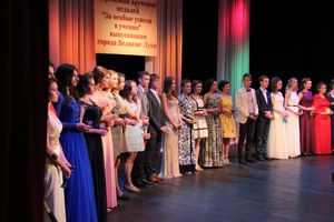 Великолуких выпускников наградили (ФОТО)