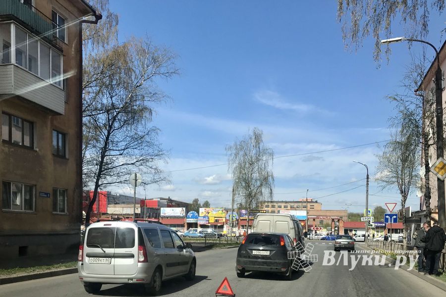 ДТП на перекрёстке у Смоленского рынка (ФОТО)