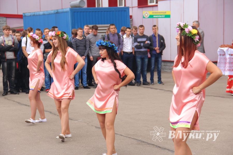 ВГСХА встретила первокурсников пирогами (ФОТО)