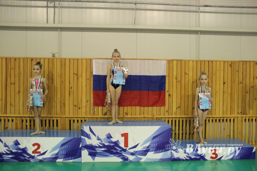 В Великих Луках прошли соревнования по художественной гимнастике (ФОТО)