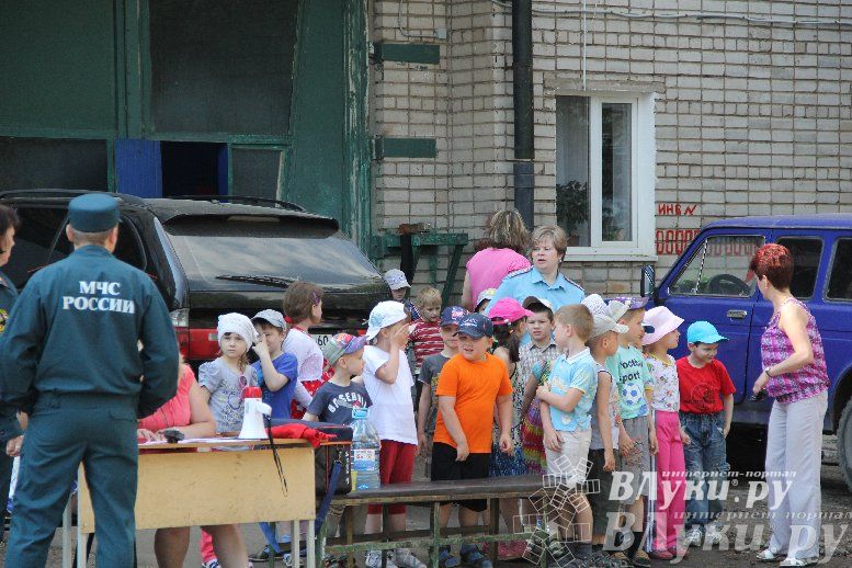 В Великих Луках прошли соревнования среди пожарных