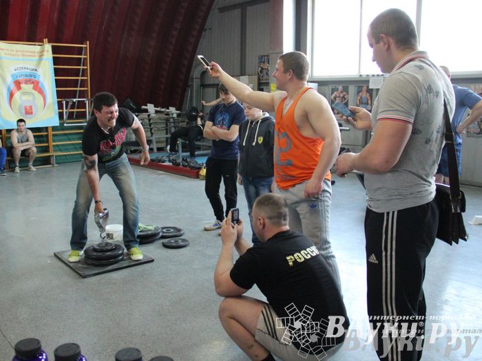 Первенство по русскому жиму штанги и силе хвата прошло в Великих Луках