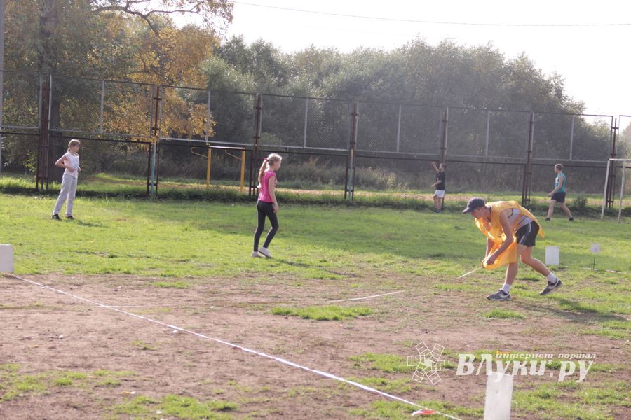 В Великих Луках состоялись соревнования «Шиповка юных» (фото)