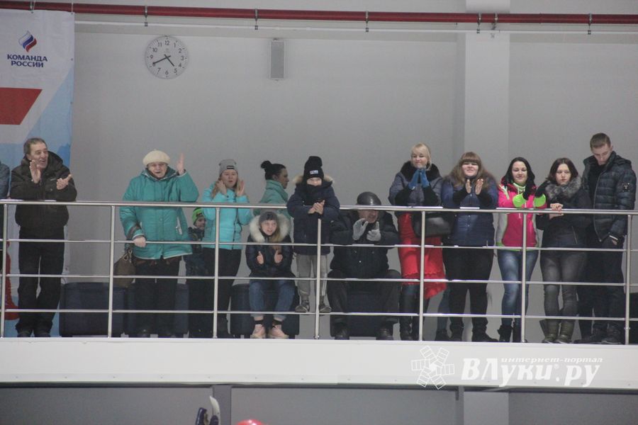 Две великолукские команды хоккеистов одержали победы в домашних матчах (ФОТО)