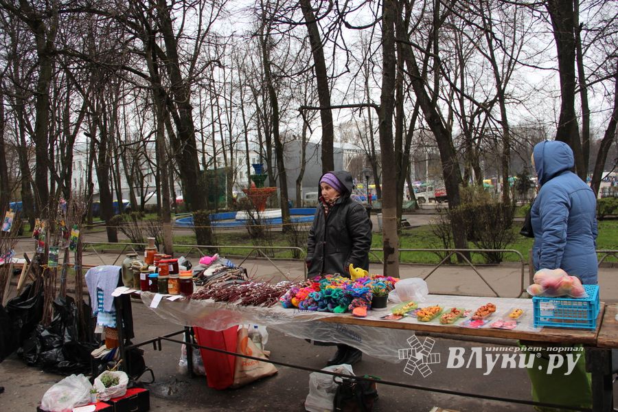 В Великих Луках проходит Весенняя ярмарка