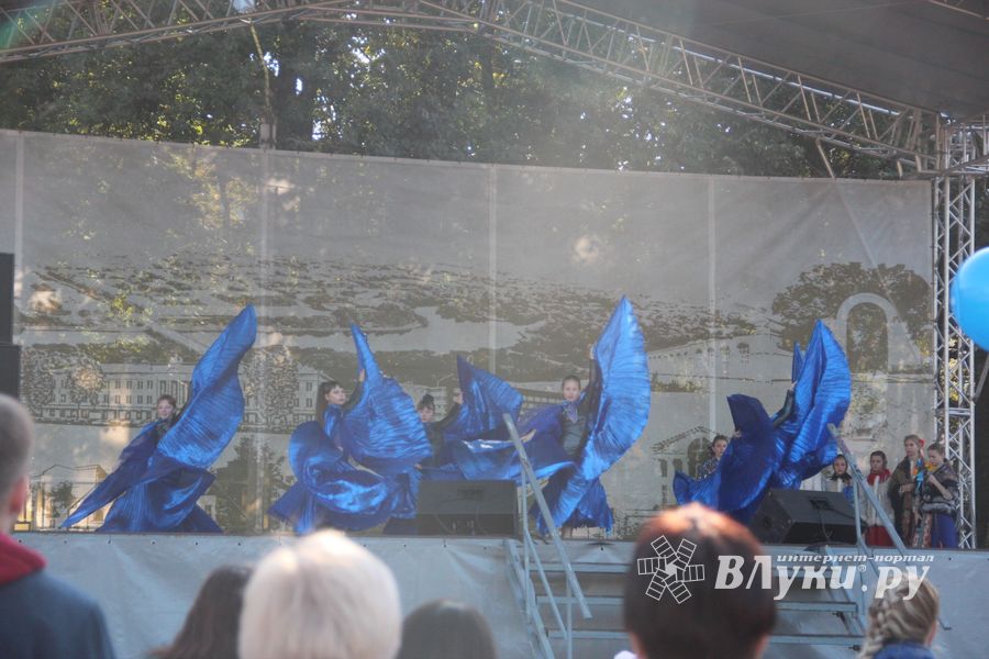 В Великих Луках прошла универсальная осенняя ярмарка (ФОТО)