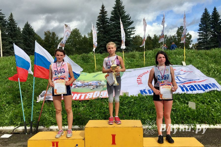 В Великих Луках стартовал Всероссийский день бега «Кросс нации-2017» (ФОТО)