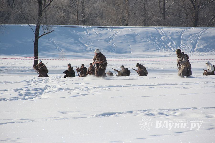 В Великих Луках реконструировали подвиг Александра Матросова (12+)(ФОТО)