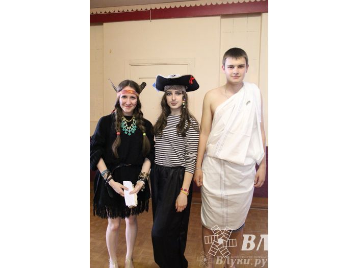 В Великих Луках прозвенели «Последние звонки»