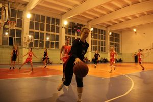 Великолукские баскетболистки борются за Кубок города (ФОТО)