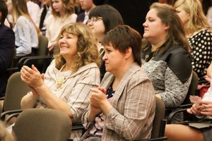 Великолукским учителям признались в любви (ФОТО)