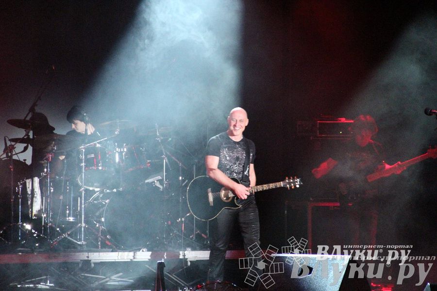 В Великих Луках состоялся концерт Дениса Майданова