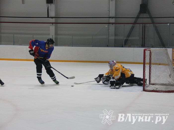 Великолукские хоккейные клубы провели матч в рамках чемпионата города (ФОТО)