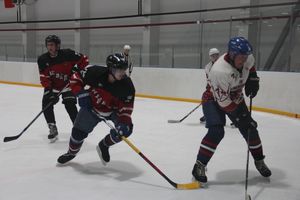 В Великих Луках прошёл первый матч Кубка Псковской области по хоккею (ФОТО)