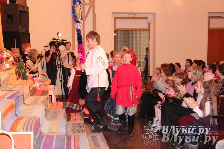  Рождественский концерт ансамбля «Заряница» прошел в Великих Луках (фото)