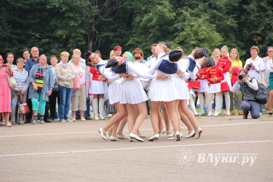 В Великих Луках проходит ​Международный фестиваль-конкурс среди мажореток и барабанщиц (ФОТО)