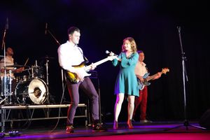 В Великих Луках состоялся концерт Юлии Савичевой (фото)