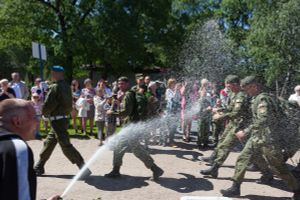 В День России Андрей Турчак принял участие в Марше Мира Воздушно-десантных войск (фото)