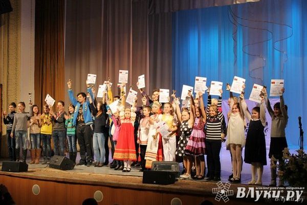 Юные артисты из Великих Лук успешно выступили «На легендарной сцене» Витебска (фото)