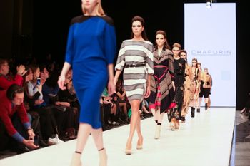 Показ уроженца Великих Лук Игоря Чапурина завершил неделю моды MBFW Russia (фото)