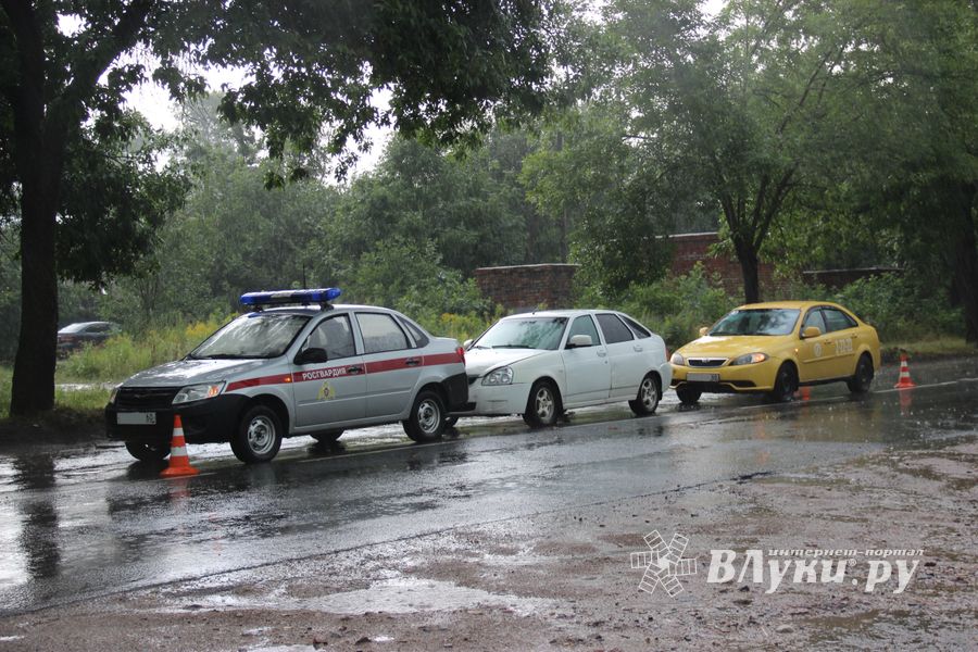 В ДТП на Новоселенинской столкнулись три автомобиля (ФОТО)