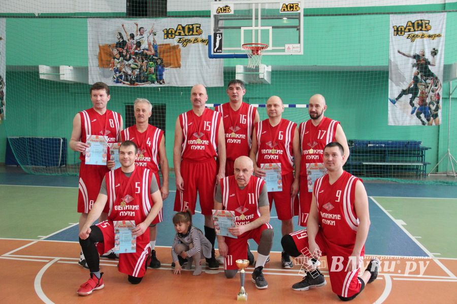 Великолучане стали победителями межрегионального турнира ветеранов баскетбола (ФОТО)