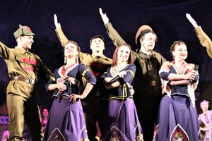 Кони стоят пьяные, хлопцы запряженные — в ГДК Ленина сыграли «Свадьбу в Малиновке» (ФОТО)