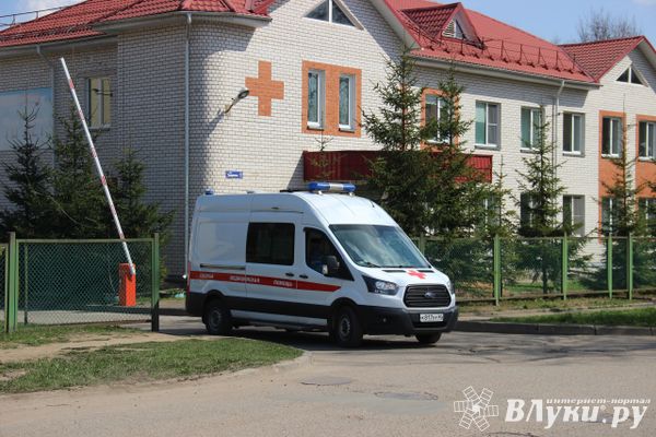 Лечившаяся дома великолучанка попала в больницу с поражением лёгких 70%