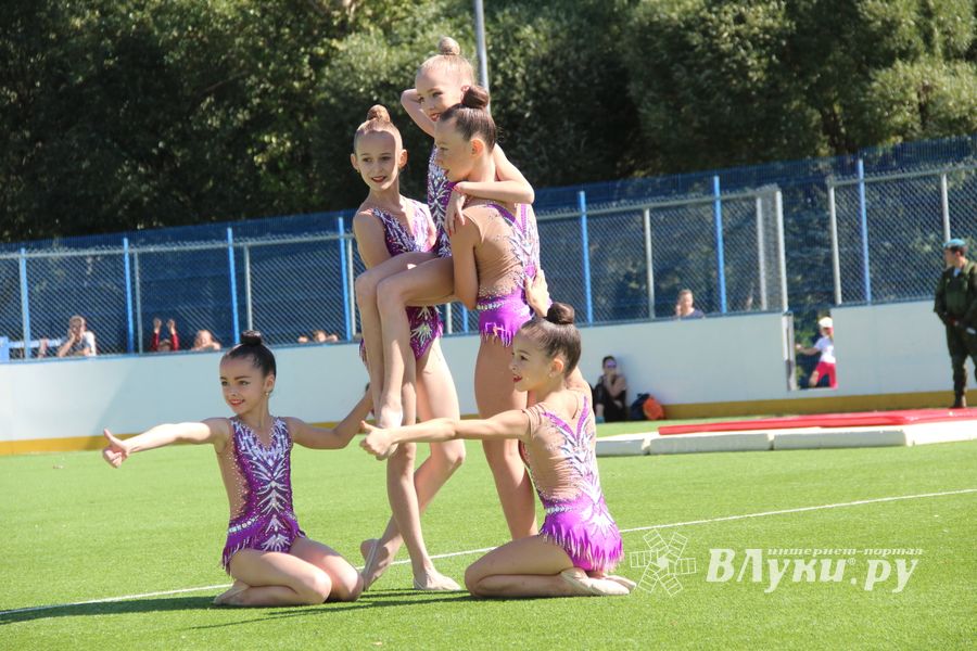 Большой спортивный праздник в Великих Луках (ФОТО)