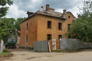 На ул. Ставского сносят очередной ветхий дом (ФОТО)