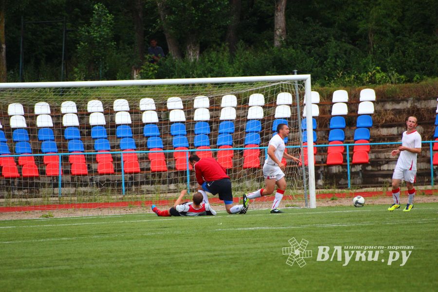 "Экспресс" (Великие Луки) - "Купол-ВДВ" (Псков)