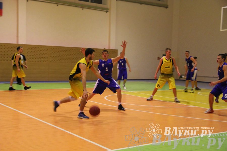 В Великих Луках проходят игры Чемпионата АСБ (фото)