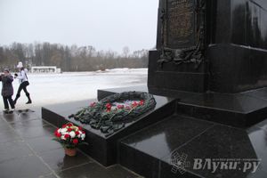 Из Великих Лук стартовал легкоатлетический пробег, посвященный 72-й годовщине подвига героя Советского Союза Александра Матросова (фото)