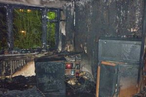 В Великих Луках сгорела квартира из-за неосторожного обращения с огнем (фото)