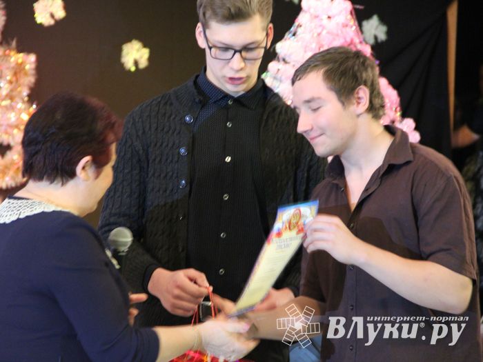 В ДК ЛК состоялось вручение премий талантливым молодым великолучанам «Успех-2015»