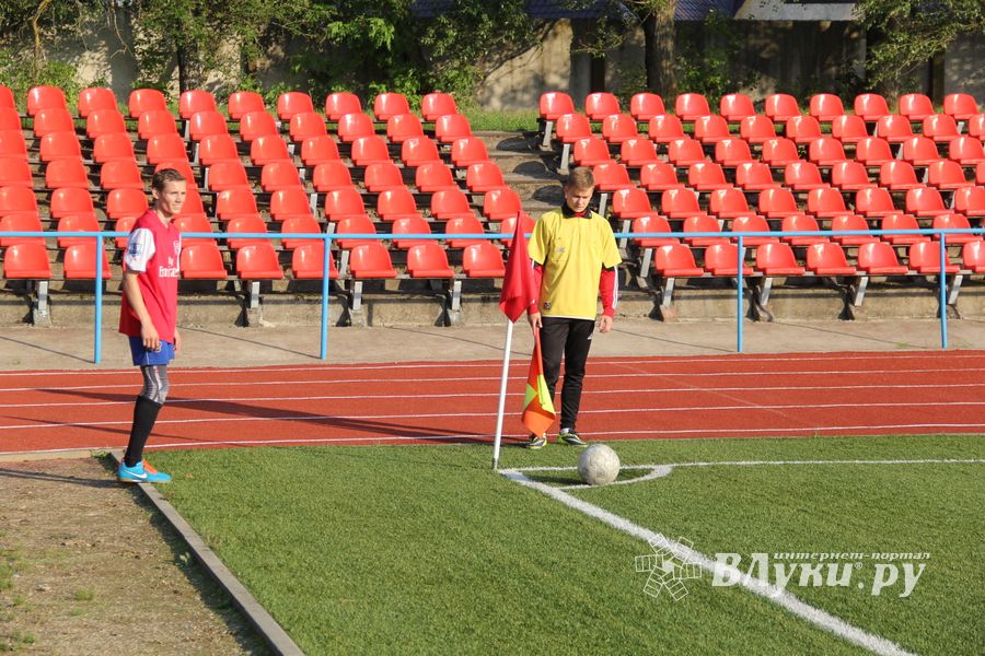 В минувшие выходные великолучане сыграли в футбол (фото)